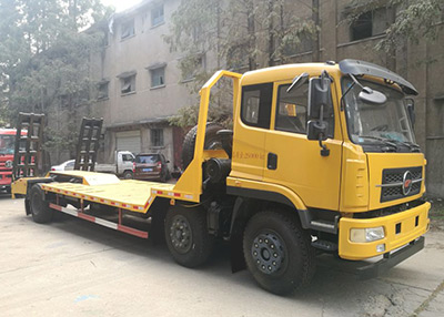 【25噸】楚風(fēng)小三軸低平板運(yùn)輸車(chē)