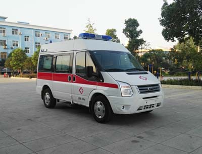 程力威牌CLW5036XJHJ5型救護(hù)車(chē)