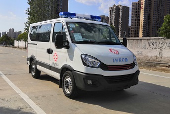 程力威牌CLW5040XJHCD5型救護(hù)車